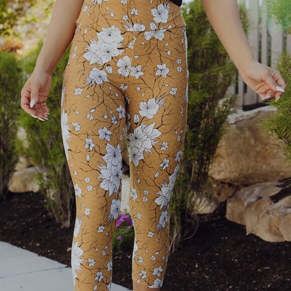 NWT - Simple Addiction Exclusive Field Of Floral Capri Pocket Leggings -Size S/M - Picture 3 of 4